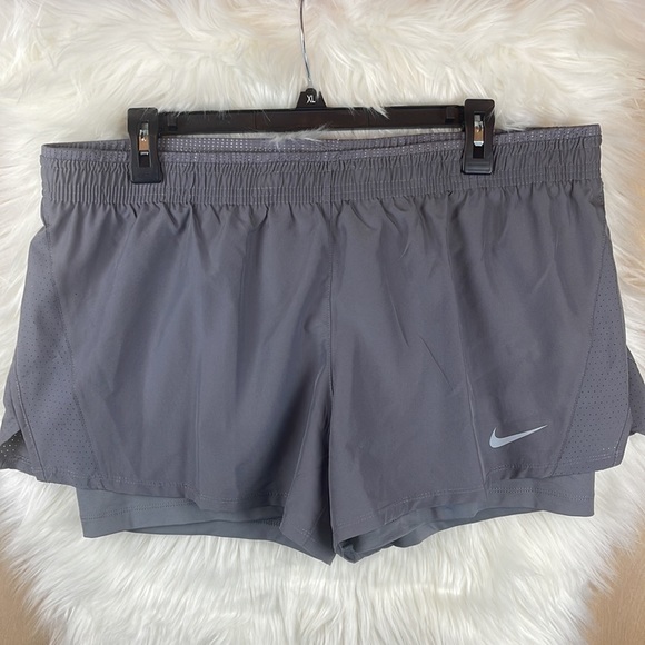 NWT Women’s 2 in 1 Running Shorts XL - Picture 3 of 4